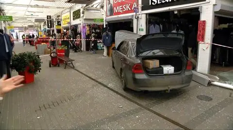 Auto wjechało do pasażu we Wrocławiu