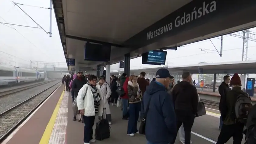 Dworzec Centralny wyłączony z ruchu. "Pasażerowie dobrze sobie radzą z sytuacją"