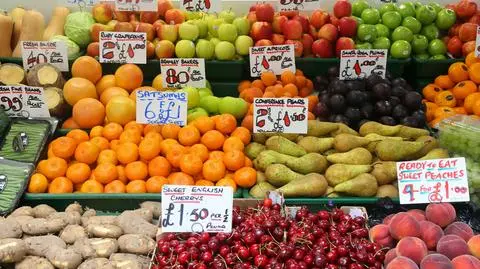 warzywa owoce bazar uk - Tupungato shutterstock_750919045