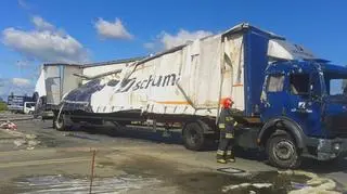 Pojazd został podniesiony po przeszło 2 godzinach od wypadku