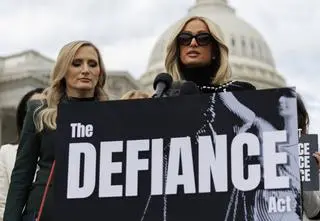 "Upokorzyć, uciszyć, odebrać godność". Na całym świecie trwa wyścig z czasem