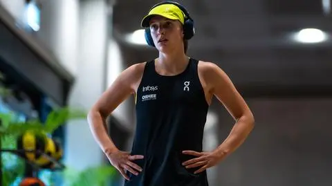 O której godzinie dzisiaj gra Świątek z Ostapenko?