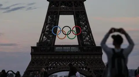 Spór wokół kół olimpijskich na wieży Eiffla 