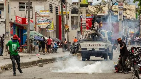 Haiti. Policja patroluje ulice Port-au-Prince, 26.03.2025