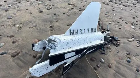 Szczątki drona znalezione na plaży w Łotwie