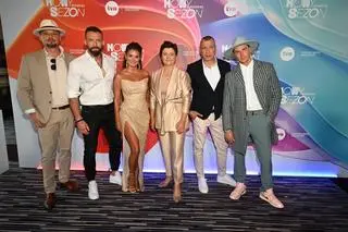 Aktorzy serialu "Detektywi", od lewej: Roman Łabaj, Paweł Drawicz, Kasia Kowalik, Ania Potaczek, Maciej Dębosz
