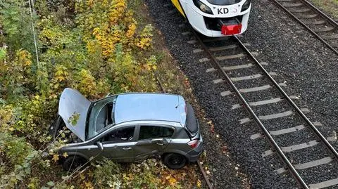 Samochód spadł z wiaduktu w Jeleniej Górze