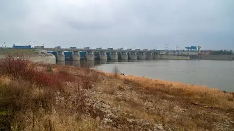 Pochmurno, chmury, zima bez śniegu