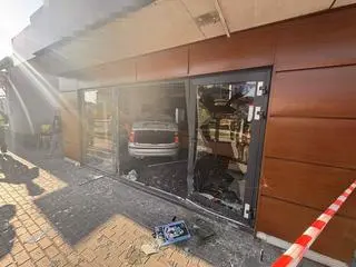 Kierowca wjechał w witrynę piekarni 