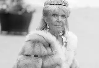 Rodzina królewska w żałobie. Król żegna zmarłą siostrę
