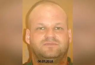 Skrzywdził wiele Polek. "Dziewczyny go wytropiły", ale służbom uciekł przez okno