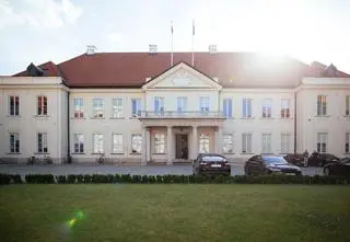 Transakcję odwołano w ostatniej chwili, a ministerstwo oddało pieniądze mediom publicznym