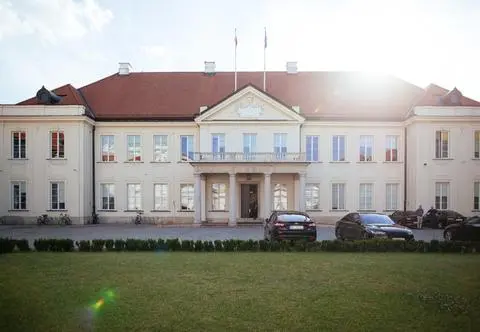 Transakcję odwołano w ostatniej chwili, a ministerstwo oddało pieniądze mediom publicznym