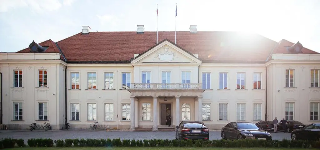 Transakcję odwołano w ostatniej chwili, a ministerstwo oddało pieniądze mediom publicznym