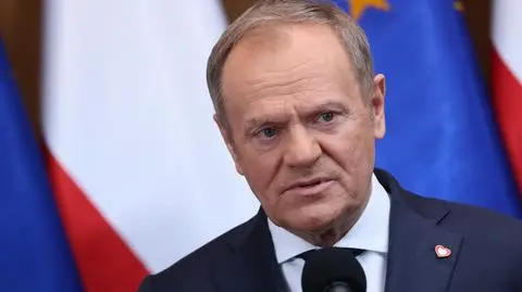 Premier Donald Tusk na konferencji w Wojskowym Porcie Lotniczym w Warszawie po przylocie z Ankary