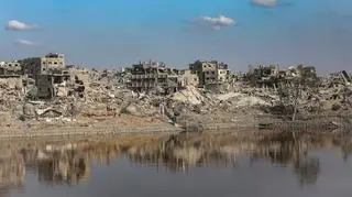 Życie wraca do miasta Gaza