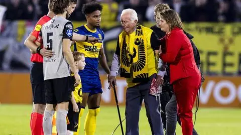 Symboliczne kopnięcie 101-latka. Mecz w hołdzie Polakom