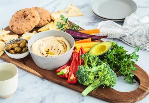 "Kocham Cię babciu, ale nie zjem tej potrawy". Jak rozmawiać z bliskimi o wegetarianizmie?