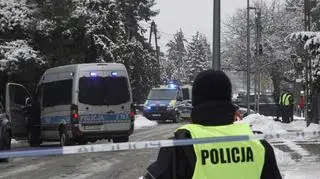 Zwłoki dwóch osób w domu, szturm i zatrzymanie mężczyzny. Policja: mamy do czynienia z zabójstwem