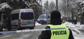 Zwłoki dwóch osób w domu, szturm i zatrzymanie mężczyzny. Policja: mamy do czynienia z zabójstwem
