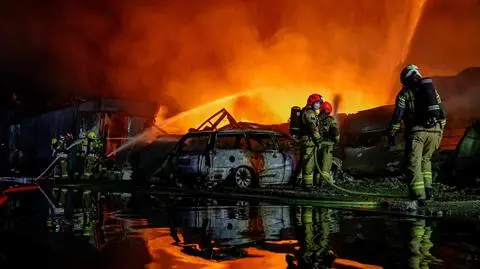 Pożar hali został opanowany