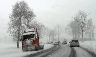 	
Utrudnienia na drodze z Wrocławia do Jeleniej Góry podczas majowego ataku zimy, 3 maja 2011 r.