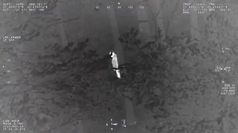 Mężczyzna został namierzony z pokładu śmigłowca