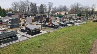Zniszczenia zauważono 24 listopada na cmentarzu w Krośnie Odrzańskim