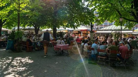 salzburg austria ogrodek restauracja shutterstock_2314732893