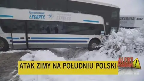 Autokar nad rowem pod Leskiem