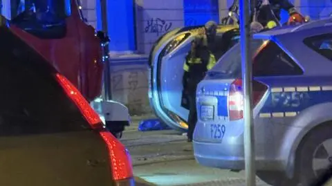Radiowóz na boku, dwóch strażników rannych. Sprawca pijany