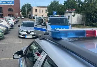 Śledził kobietę przez 100 kilometrów, wsiadł do auta i jej groził