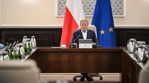 Premier Donald Tusk podczas posiedzenia rządu w Kancelarii Prezesa Rady Ministrów w Warszawie