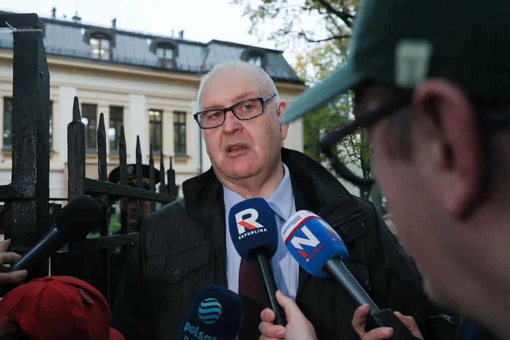 Bogdan Święczkowski podczas wypowiedzi dla mediów przed siedzibą Trybunału Konstytucyjnego