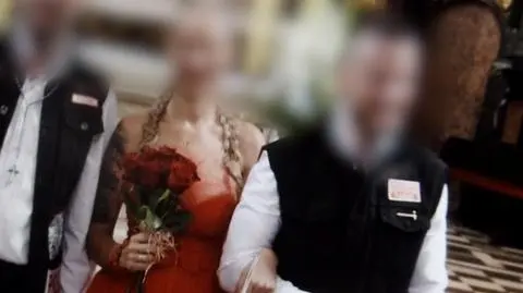"Jak położysz 100 000 zł na stół, to jestem w stanie to wszystko zrobić". Mroczne oblicze Marcina J.