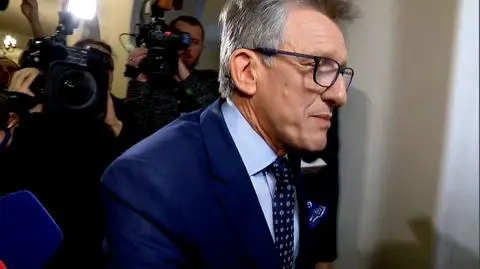 Echa sprawy Piotrowicza. "Powinien złożyć mandat" vs. "ufam mu"