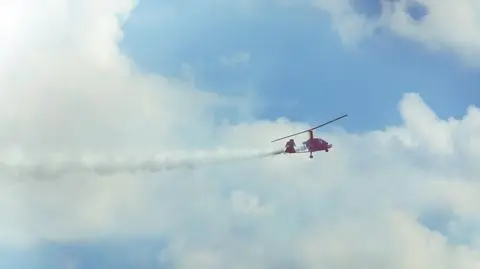 Urwał się kontakt z pilotem wiatrakowca, poszukiwania w Beskidach
