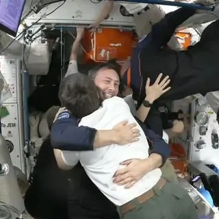 Powitanie załogi Dragon na ISS