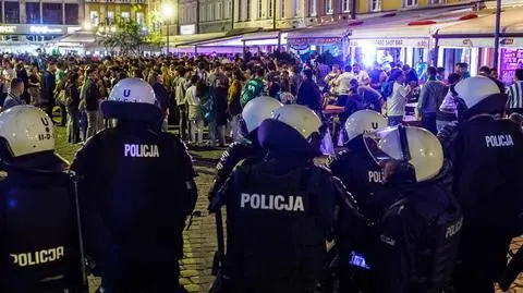 27.05.2025 Wrocław, Rynek , Na Wrocławskim rynku doszło do przepychanek pomiędzy kibicami Chelsea a Real Betis