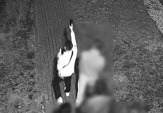 Strzelał na miejskiej plaży. Szuka go policja