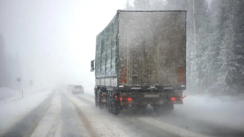 Atak zimy. Tu śnieg może powodować duże utrudnienia. Ostrzeżenia IMGW