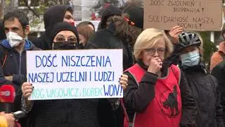 Protest w obronie zwolnionych pracowników Uniwersytetu Pedagogicznego w Krakowie (dziś UKEN), zdjęcie z 2021 r.