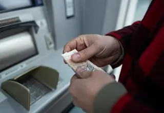 Pieniądze znikające z konta. Tak się można ochronić