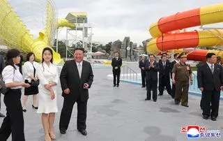 Kim Jong Un otwiera kurort Wonsan Kalma w towarzystwie córki Kim Ju Ae 