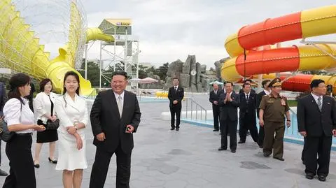Kim Jong Un otwiera kurort Wonsan Kalma w towarzystwie córki Kim Ju Ae 