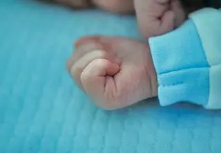 Znęcała się nad niemowlakiem. Usłyszała wyrok 