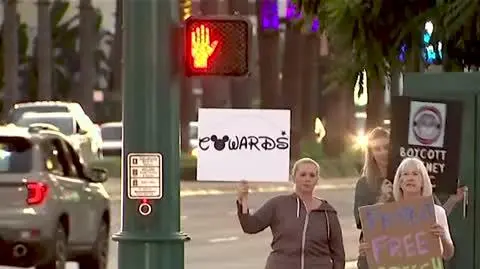 POP_Jimmy Kimmel protest