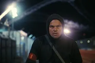 Leonardo DiCaprio w filmie "Jedna bitwa po drugiej", reż. Paul Thomas Anderson