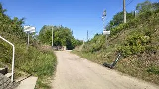 Tabliczki zakazujące wstępu od strony ul. Niestachowskiej