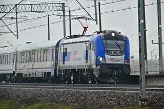 MIKA AKT DYWERSJI NA TORACH KOLEJOWYCH